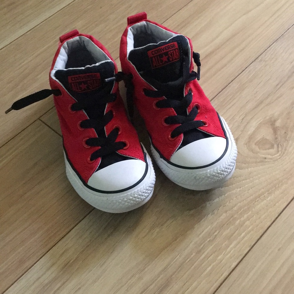 Boy’s converse sneakers